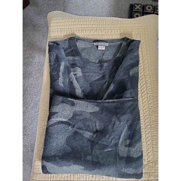 AMICALE​ Crewneck 100% Cashmere Sweater Medium - Picture 6 of 8